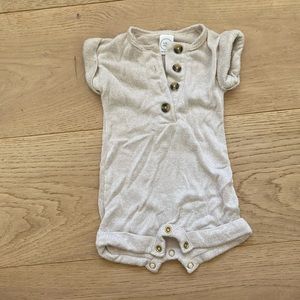 Lou Lou newborn romper GUC